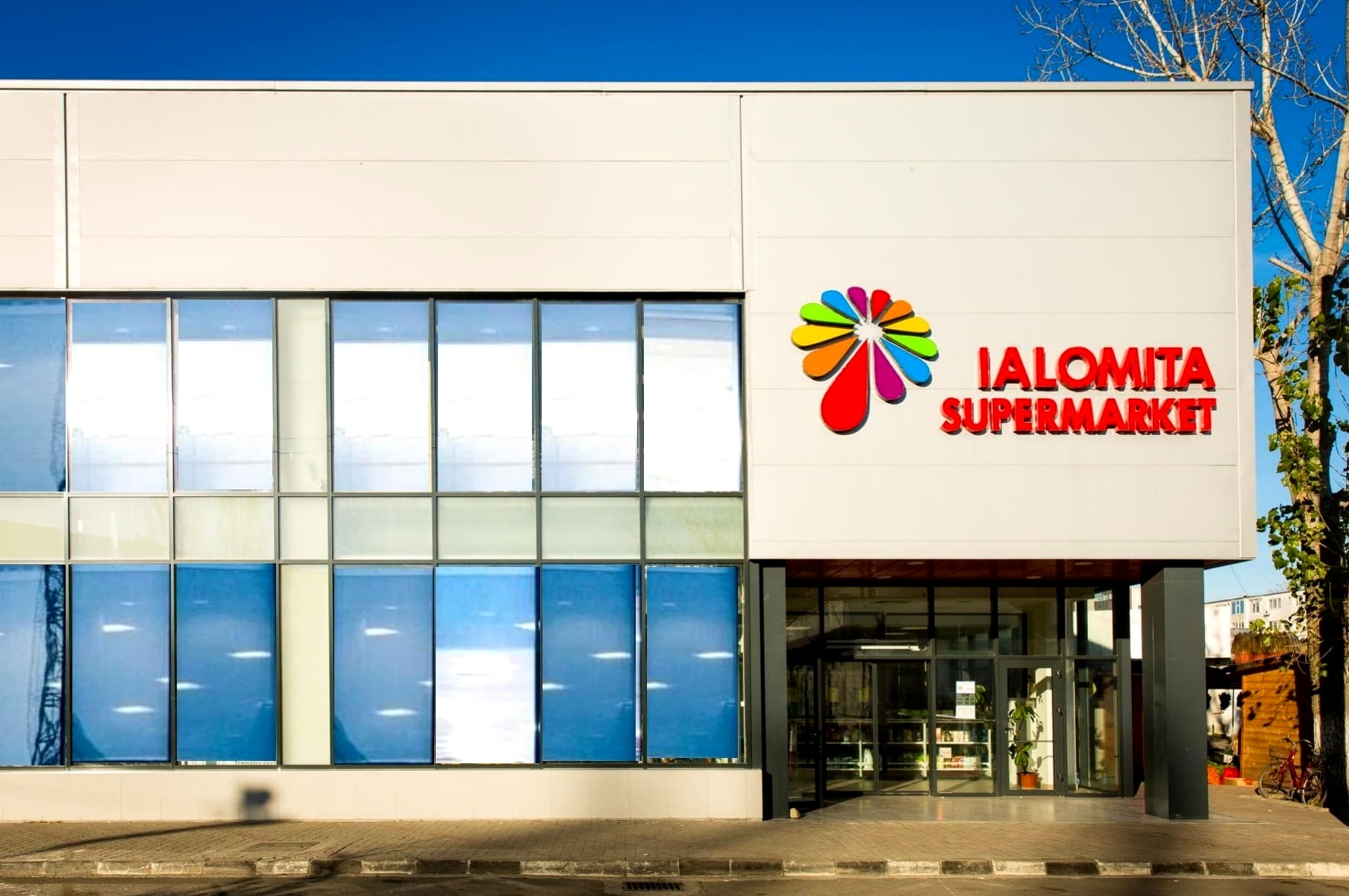 Ialomita Supermarket Piata Exterior